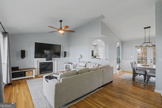 25 Mountain Trail Court SW, Cartersville, GA 30120