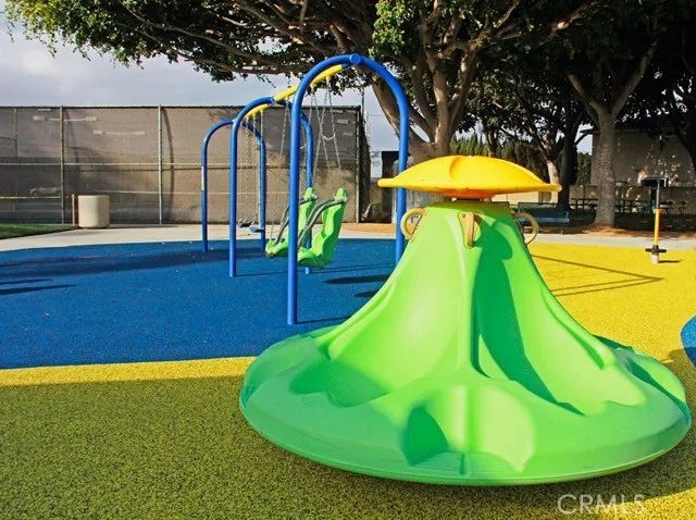 4341 Dogwood Avenue, Seal Beach, CA 90740