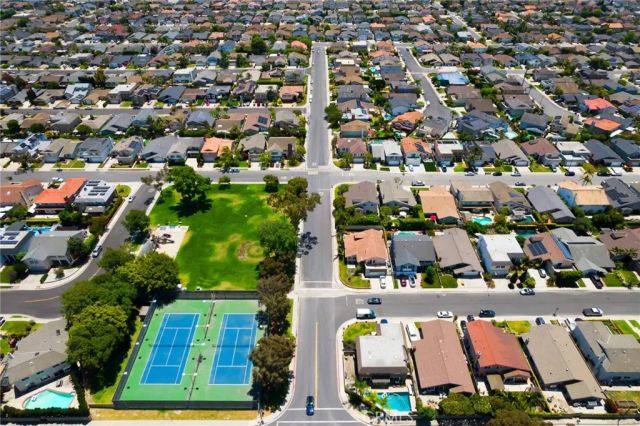 4341 Dogwood Avenue, Seal Beach, CA 90740