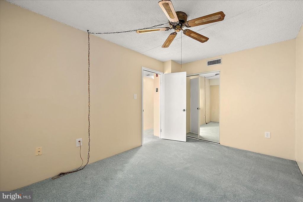 Image 15 of property listing at 7 136TH ST #N405, Ocean City, MD 21842