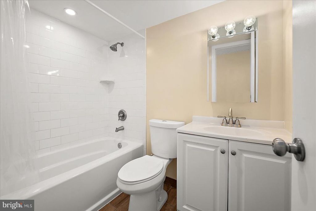 Image 19 of property listing at 7 136TH ST #N405, Ocean City, MD 21842