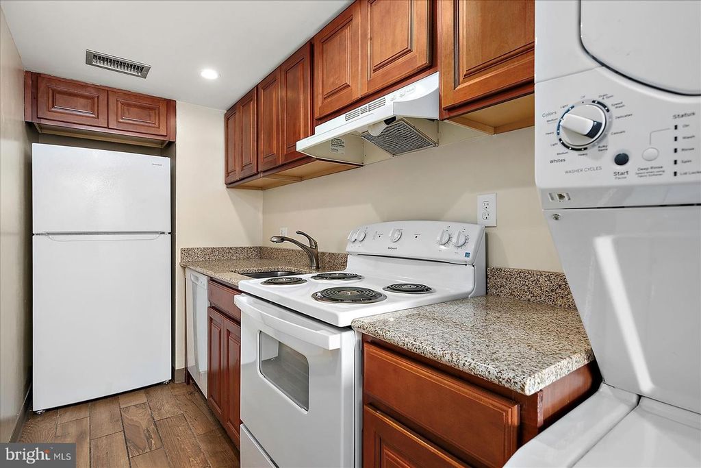 Image 4 of property listing at 7 136TH ST #N405, Ocean City, MD 21842