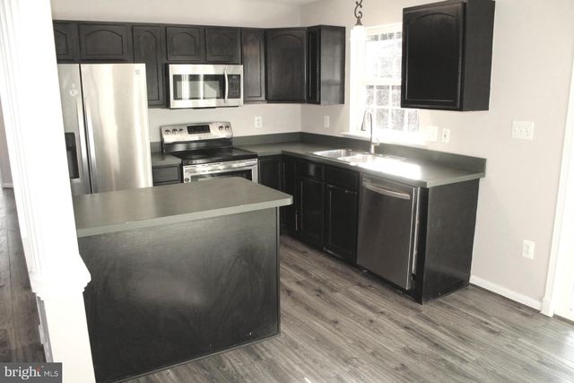 10402 SKINNER HILL DR, Fredericksburg, VA 22408