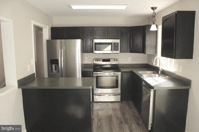 10402 SKINNER HILL DR, Fredericksburg, VA 22408