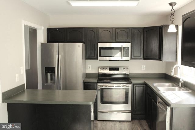 10402 SKINNER HILL DR, Fredericksburg, VA 22408