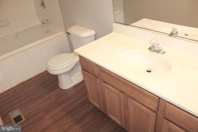 10402 SKINNER HILL DR, Fredericksburg, VA 22408