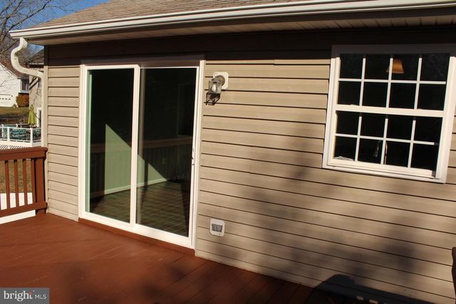 10402 SKINNER HILL DR, Fredericksburg, VA 22408