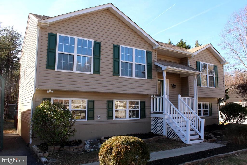 10402 SKINNER HILL DR, Fredericksburg, VA 22408