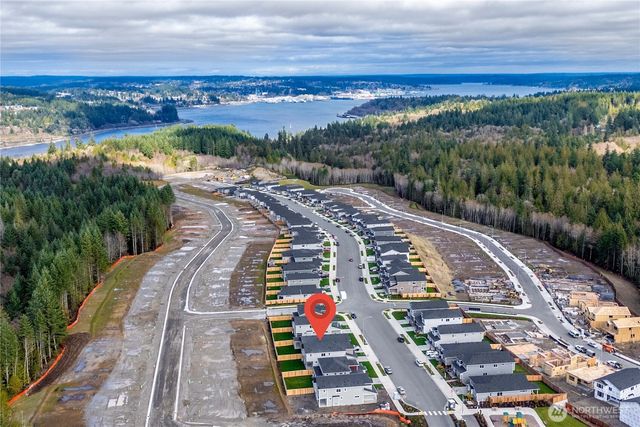 3981 McCormick Village Drive, Bremerton, WA 98312