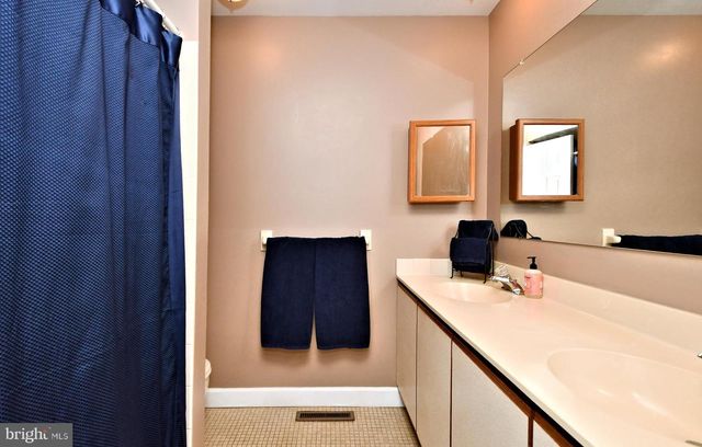 800 BEACON CT, Lansdale, PA 19446