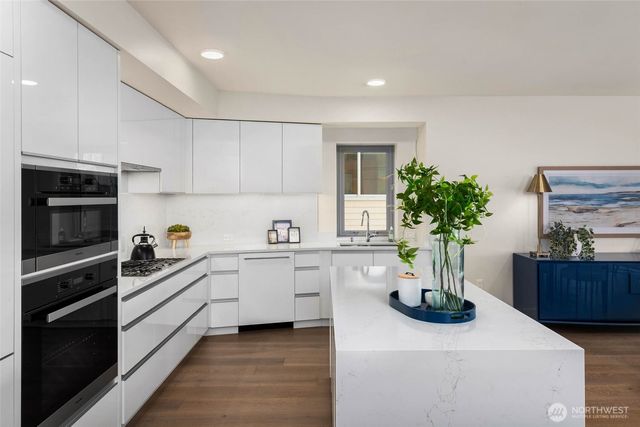 1250 Alki Avenue SW #2A, Seattle, WA 98116