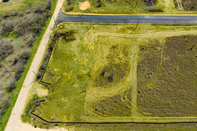 100 Sage Hills DR, Lockhart, TX 78644