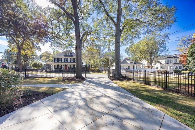 1585 MERCER, College Park, GA 30337