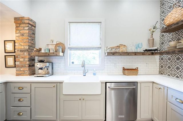 1585 MERCER, College Park, GA 30337