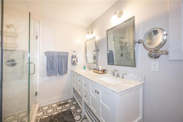 1585 MERCER, College Park, GA 30337