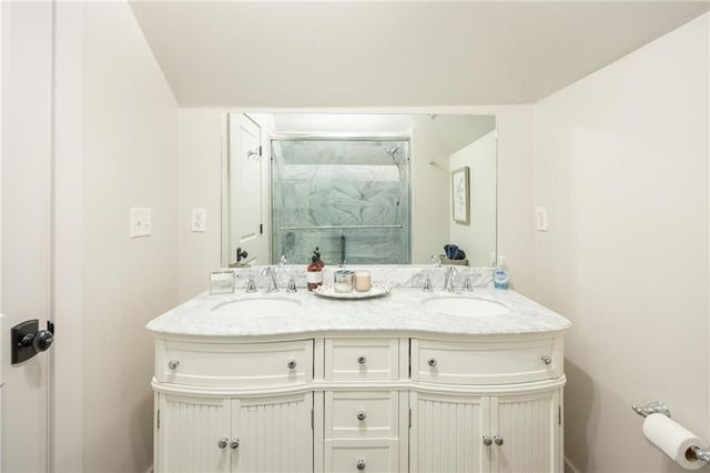 1585 MERCER, College Park, GA 30337