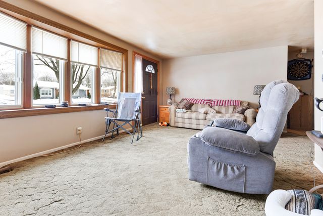 105 Adobe Circle, Carpentersville, IL 60110