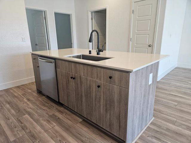 572 N Adler Lane, Clovis, CA 93611