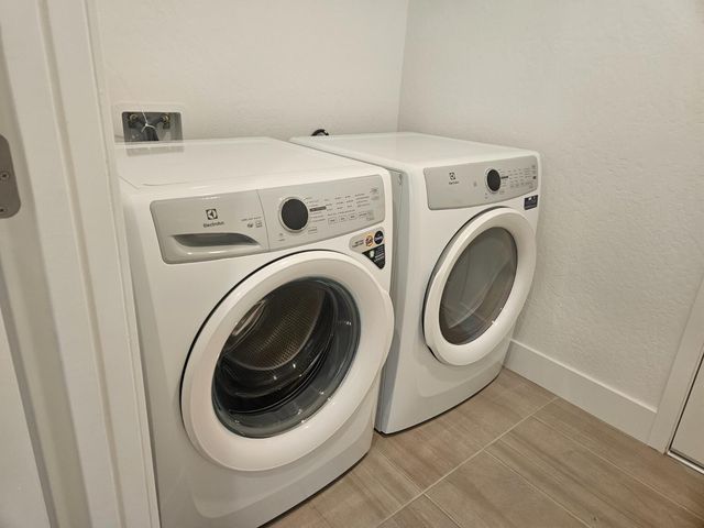 572 N Adler Lane, Clovis, CA 93611