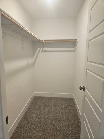 572 N Adler Lane, Clovis, CA 93611