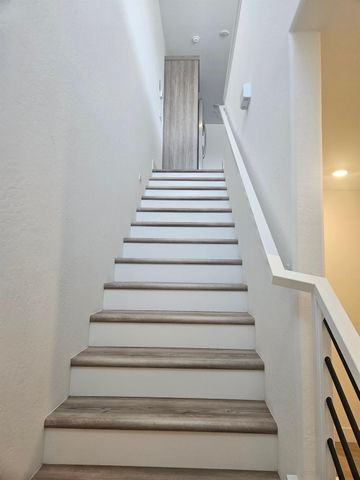 572 N Adler Lane, Clovis, CA 93611