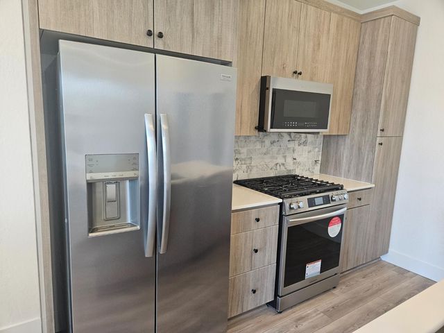 572 N Adler Lane, Clovis, CA 93611