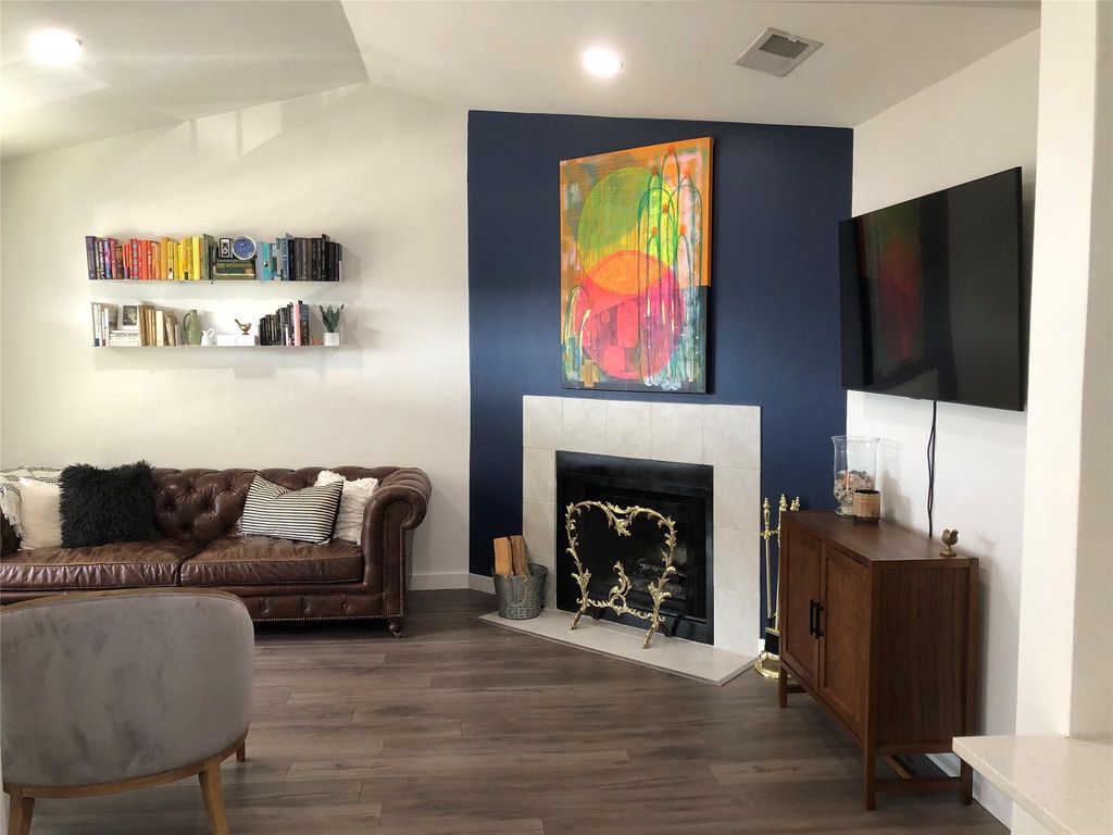 6409 Burns ST 306, Austin, TX 78752