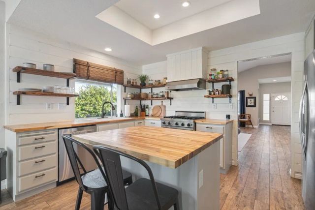 30423 Shoreline Drive, Menifee, CA 92584