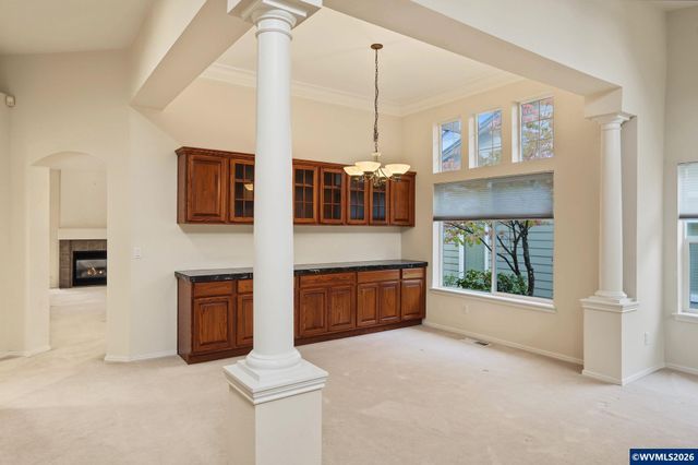 552 Inverness Dr SE, Salem, OR 97306
