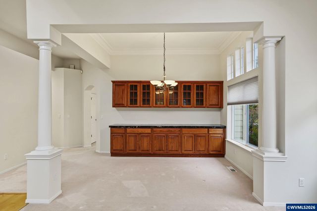 552 Inverness Dr SE, Salem, OR 97306