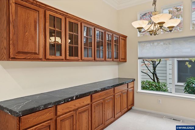 552 Inverness Dr SE, Salem, OR 97306