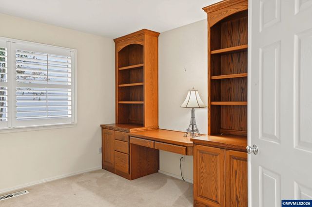 552 Inverness Dr SE, Salem, OR 97306