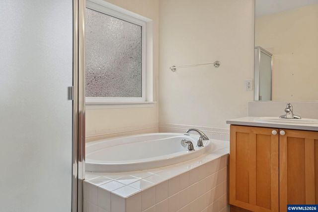 552 Inverness Dr SE, Salem, OR 97306