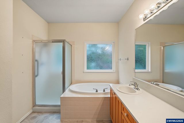 552 Inverness Dr SE, Salem, OR 97306