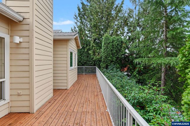 552 Inverness Dr SE, Salem, OR 97306