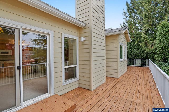 552 Inverness Dr SE, Salem, OR 97306
