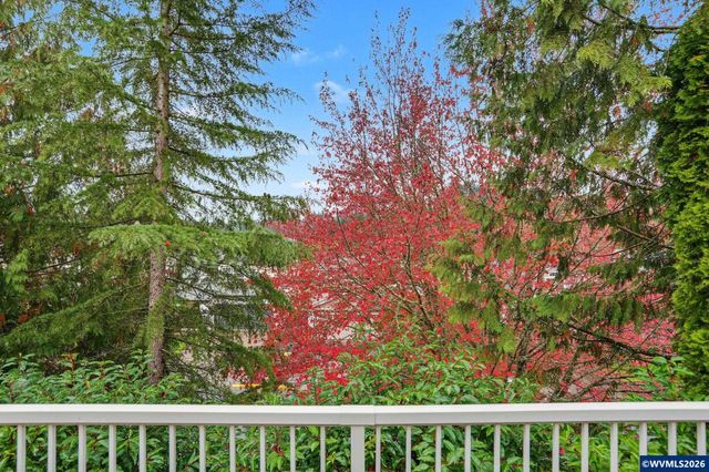552 Inverness Dr SE, Salem, OR 97306