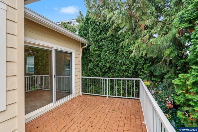552 Inverness Dr SE, Salem, OR 97306