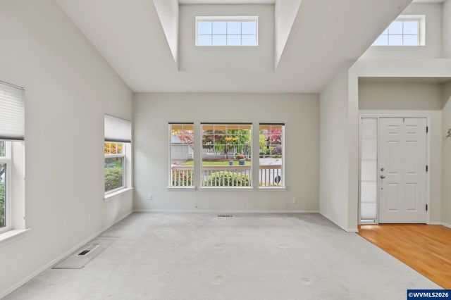 552 Inverness Dr SE, Salem, OR 97306