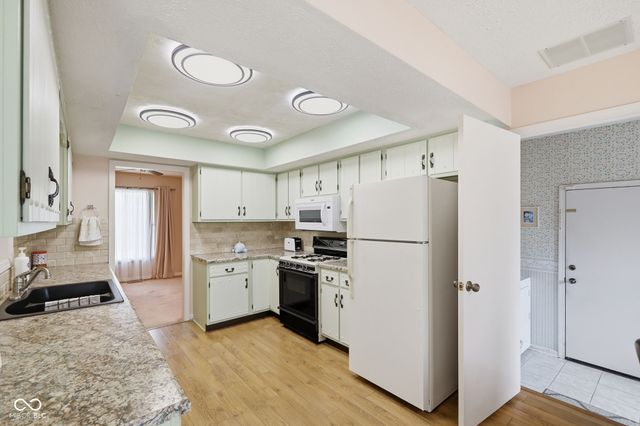 1373 Echo Bend Street, Greenwood, IN 46142