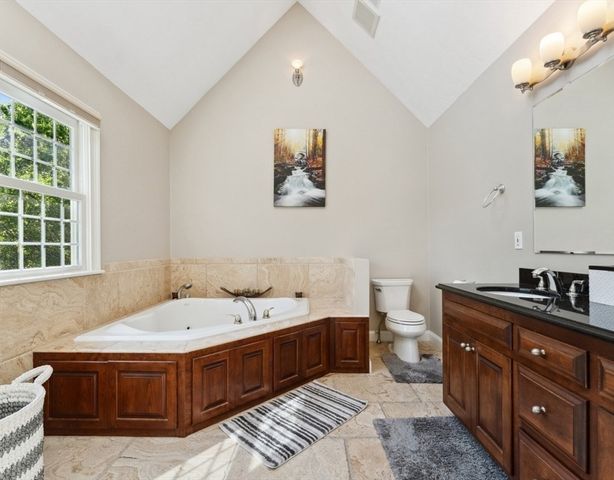 231 Gulf St, Shrewsbury, MA 01545