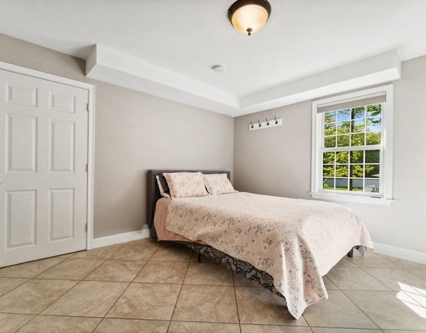231 Gulf St, Shrewsbury, MA 01545