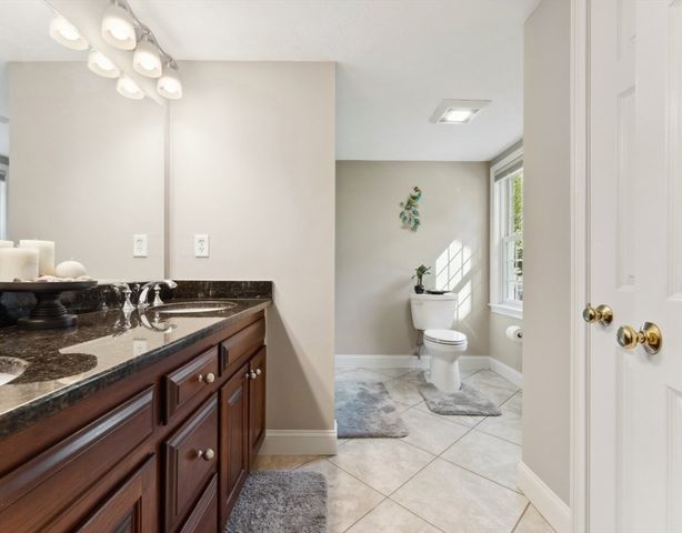 231 Gulf St, Shrewsbury, MA 01545