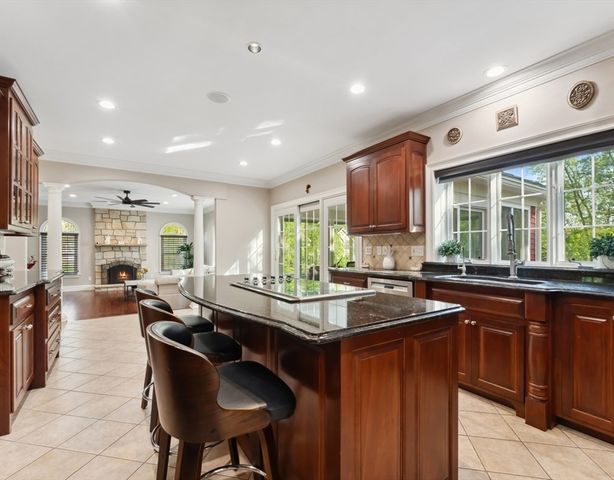 231 Gulf St, Shrewsbury, MA 01545