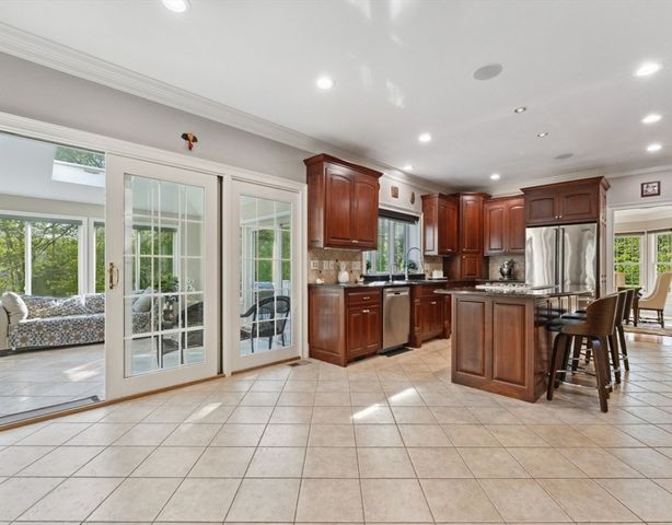 231 Gulf St, Shrewsbury, MA 01545
