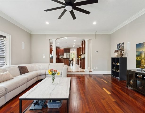 231 Gulf St, Shrewsbury, MA 01545