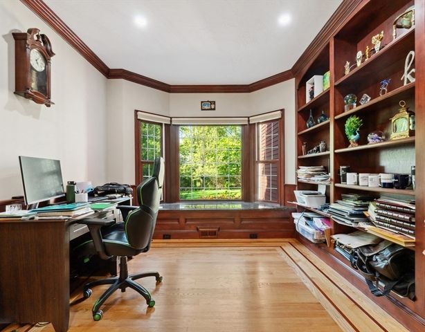 231 Gulf St, Shrewsbury, MA 01545