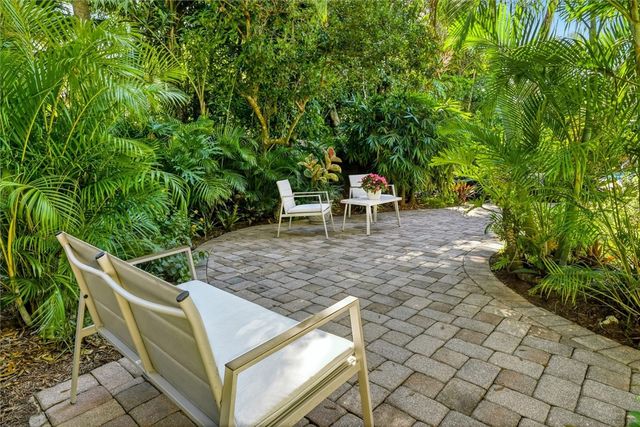 590 11th Avenue, Vero Beach, FL 32962