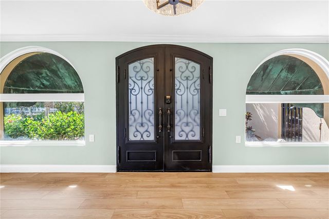 2410 COFFEE POT BOULEVARD NE, St Petersburg, FL 33704