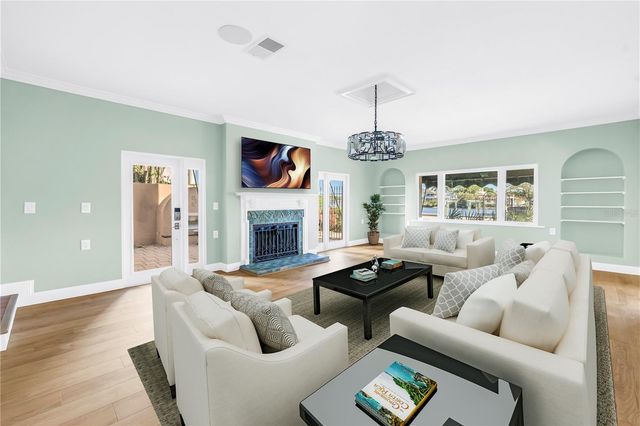 2410 COFFEE POT BOULEVARD NE, St Petersburg, FL 33704